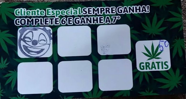 Foto 2 de 3 — Cartão fidelidade do tráfico. Na compra de seis, “cliente” tinha direito a porção de maconha grátis.